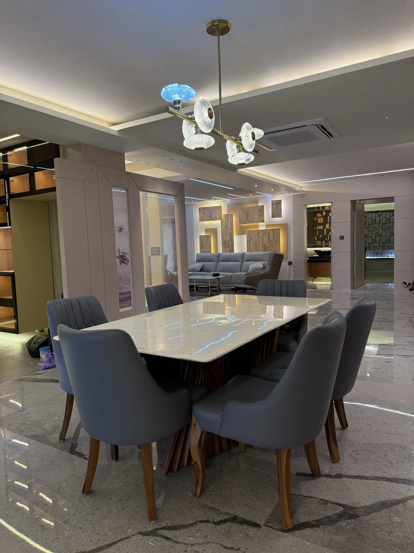 Dining room with an eight-seat table and a glass bubble chandelier